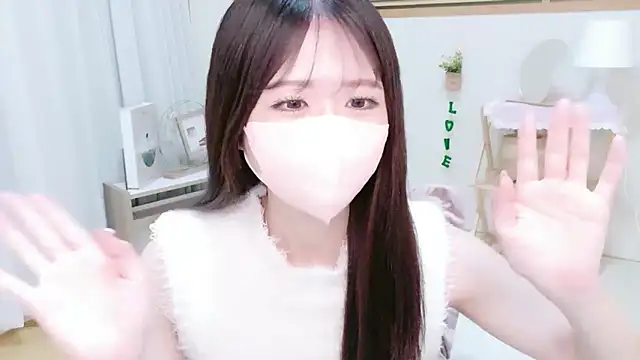 Snapshot of Yuinyaaa chatting on 06/30/26, 07:42 Yuinyaaa online show from 06/30/26, 07:42