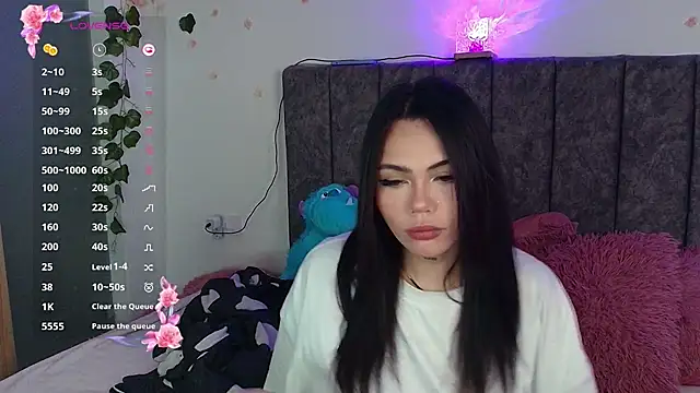 Snapshot of andraa_rossee chatting on 06/26/26, 10:47 andraa rossee online show from 06/26/26, 10:47