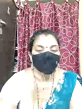 Snapshot of Leela_555 chatting on 07/15/26, 01:22 Leela 555 online show from 07/15/26, 01:22