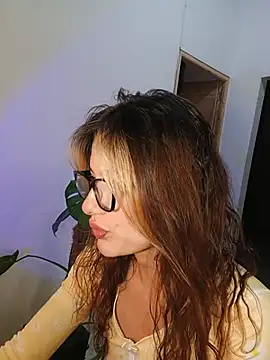 Snapshot of karenarango chatting on 06/17/26, 08:28 karenarango online show from 06/17/26, 08:28