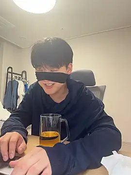 Snapshot of k-kinky chatting on 06/06/26, 06:34 k-kinky online show from 06/06/26, 06:34