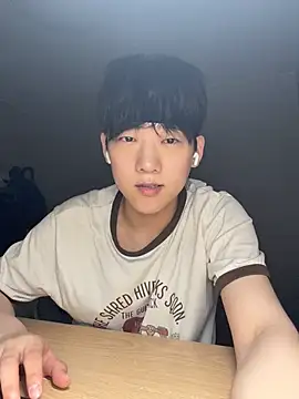 Snapshot of k-kinky chatting on 07/13/26, 05:27 k-kinky online show from 07/13/26, 05:27