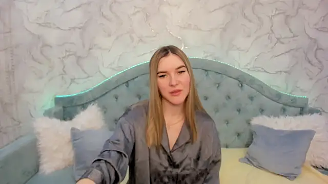 Snapshot of RoxyReignn chatting on 05/23/26, 04:29 RoxyReignn online show from 05/23/26, 04:29