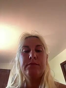 Snapshot of Sofia_beee chatting on 06/29/26, 10:15 Sofia beee online show from 06/29/26, 10:15