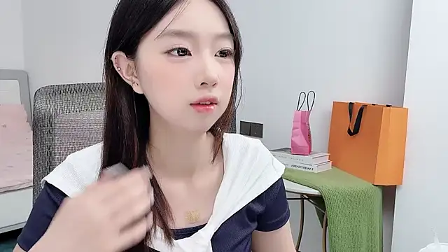 Snapshot of Yoyo33355 chatting on 06/15/26, 03:09 Yoyo33355 online show from 06/15/26, 03:09