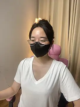 Snapshot of miuu6868 chatting on 05/24/26, 02:00 miuu6868 online show from 05/24/26, 02:00