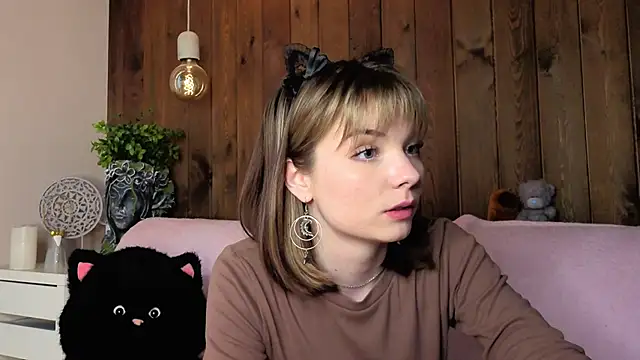 Snapshot of IvoryPesante chatting on 06/08/26, 01:28 IvoryPesante online show from 06/08/26, 01:28