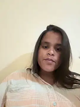 Snapshot of varsha_00 chatting on 05/31/26, 04:25 varsha 00 online show from 05/31/26, 04:25