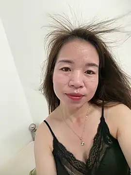 Snapshot of Beauty__1314 chatting on 05/26/26, 10:55 Beauty 1314 online show from 05/26/26, 10:55
