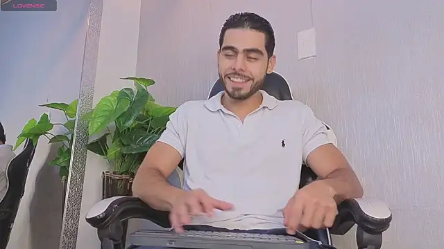 Snapshot of Jadiel_Stone chatting on 07/15/26, 12:21 Jadiel Stone online show from 07/15/26, 12:21