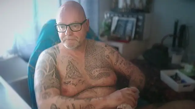 Snapshot of Tattooed_Dilf_01 chatting on 05/31/26, 08:54 Tattooed Dilf 01 online show from 05/31/26, 08:54