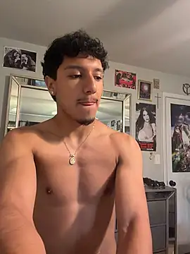 Snapshot of latino_switch chatting on 06/19/26, 05:06 latino switch online show from 06/19/26, 05:06