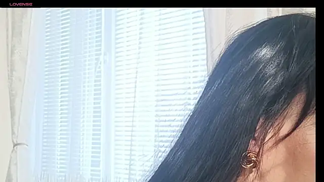 Snapshot of madamvi chatting on 06/18/26, 11:58 madamvi online show from 06/18/26, 11:58