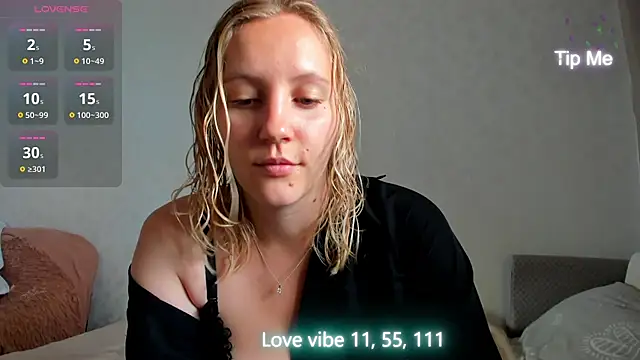 Snapshot of Ann_first_kiss chatting on 07/30/26, 01:04 Ann first kiss online show from 07/30/26, 01:04