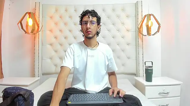 Snapshot of LEO_SANZ66 chatting on 06/17/26, 12:18 LEO SANZ66 online show from 06/17/26, 12:18