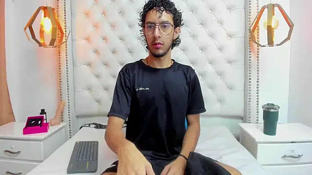 Snapshot of LEO_SANZ66 chatting on 06/23/26, 12:25 LEO SANZ66 online show from 06/23/26, 12:25