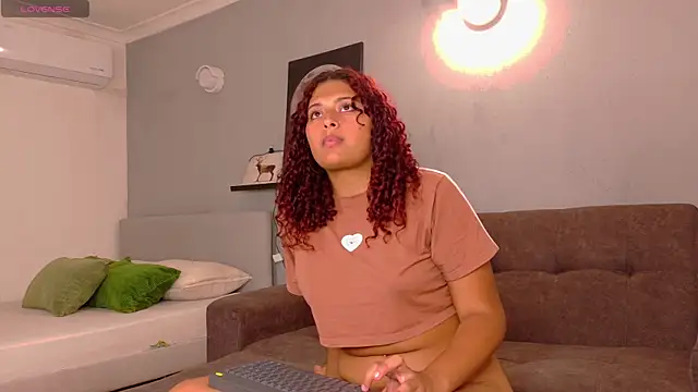 Snapshot of AmeliaLaurent_ chatting on 06/25/26, 11:53 AmeliaLaurent online show from 06/25/26, 11:53