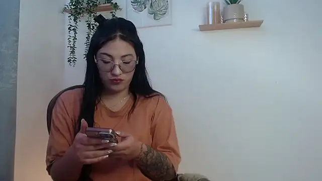 Snapshot of Leena_rose chatting on 07/30/26, 04:17 Leena rose online show from 07/30/26, 04:17