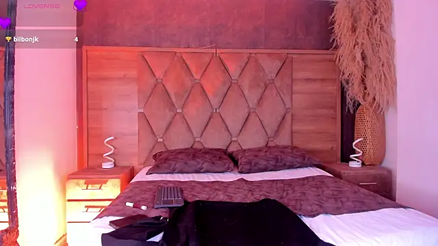 HottieVeroo  online show from 07/06/26, 08:11