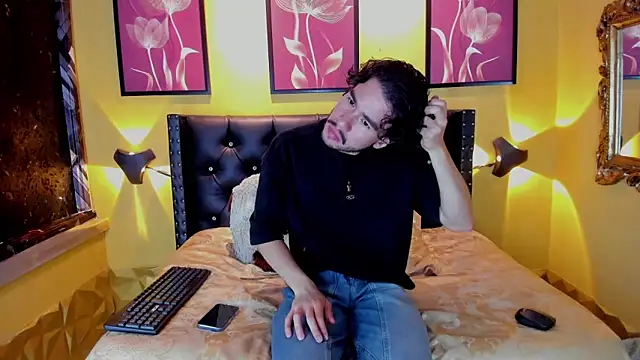 Snapshot of theo_riviera chatting on 05/28/26, 10:29 theo riviera online show from 05/28/26, 10:29