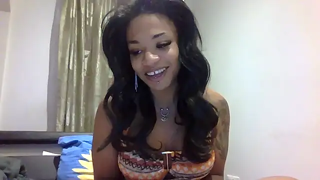 Snapshot of Loren4a chatting on 07/20/26, 10:56 Loren4a online show from 07/20/26, 10:56