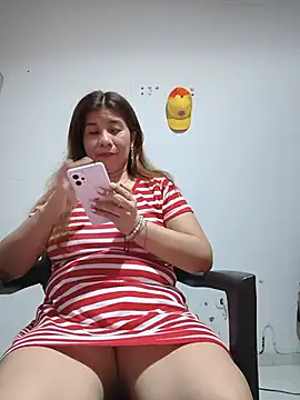 Snapshot of fire_mommy chatting on 07/19/26, 11:41 fire mommy online show from 07/19/26, 11:41