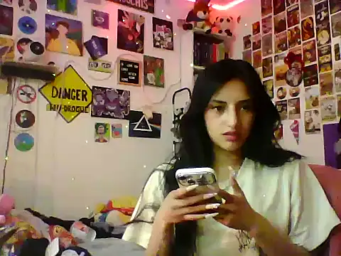 Snapshot of angelgirl2006 chatting on 05/26/26, 08:05 angelgirl2006 online show from 05/26/26, 08:05