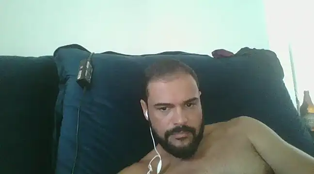 Snapshot of Pistola_faminta chatting on 02/18/25, 01:44 Pistola faminta online show from 02/18/25, 01:44