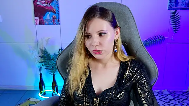 Snapshot of LilitEverly chatting on 06/14/26, 02:35 LilitEverly online show from 06/14/26, 02:35