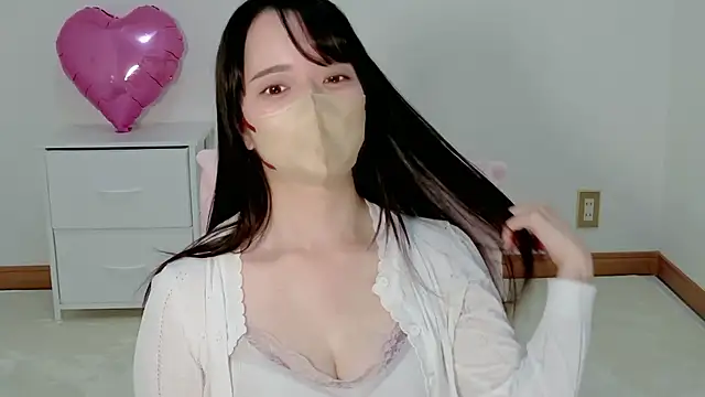 Snapshot of Hikari__o00 chatting on 07/18/26, 10:24 Hikari o00 online show from 07/18/26, 10:24