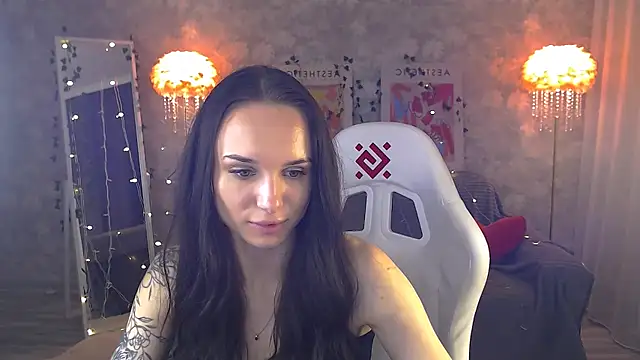 Snapshot of NicoleMerz chatting on 06/11/26, 04:05 NicoleMerz online show from 06/11/26, 04:05