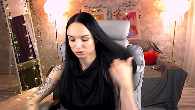 Snapshot of NicoleMerz chatting on 06/19/26, 04:00 NicoleMerz online show from 06/19/26, 04:00