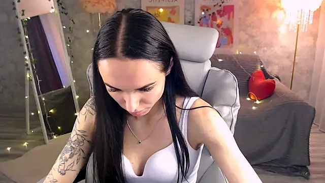 Snapshot of NicoleMerz chatting on 06/23/26, 03:21 NicoleMerz online show from 06/23/26, 03:21