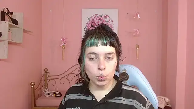Snapshot of _sofia_smth_xx chatting on 06/15/26, 01:24 sofia smth xx online show from 06/15/26, 01:24