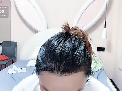 Snapshot of J-BB520 chatting on 05/27/26, 04:48 J-BB520 online show from 05/27/26, 04:48