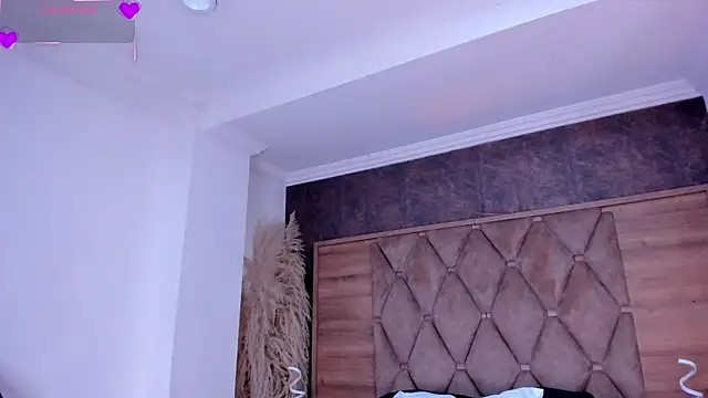 Snapshot of ThaliaHall_1 chatting on 07/04/26, 10:54 ThaliaHall 1 online show from 07/04/26, 10:54