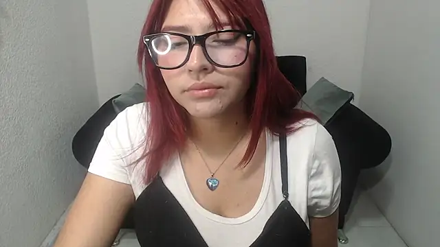 Snapshot of beckysexyhot chatting on 06/17/26, 01:45 beckysexyhot online show from 06/17/26, 01:45