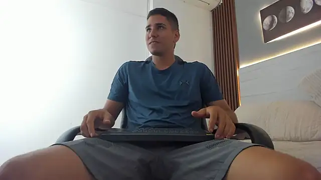 Mauro boy online show from 06/11/26, 07:34