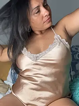 Snapshot of kloee_kann chatting on 07/14/26, 12:46 kloee kann online show from 07/14/26, 12:46