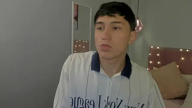Snapshot of ryan_valentino chatting on 07/10/26, 01:25 ryan valentino online show from 07/10/26, 01:25