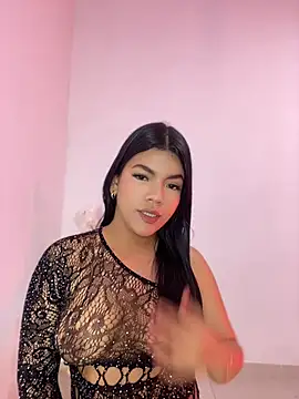 Snapshot of Dulce-Emi chatting on 05/28/26, 01:14 Dulce-Emi online show from 05/28/26, 01:14