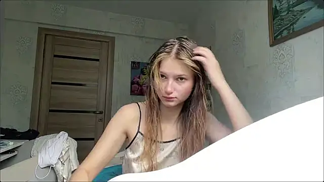 Snapshot of HeIen_cute chatting on 07/07/26, 06:16 HeIen cute online show from 07/07/26, 06:16