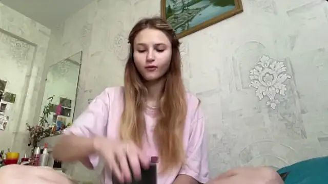 Snapshot of HeIen_cute chatting on 07/15/26, 07:46 HeIen cute online show from 07/15/26, 07:46