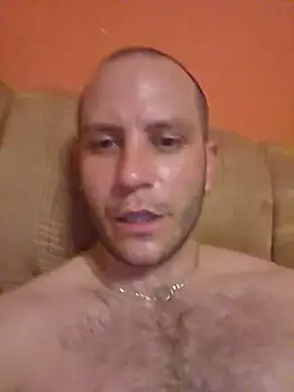 Snapshot of Salvatore96187 chatting on 08/05/26, 10:33 Salvatore96187 online show from 08/05/26, 10:33