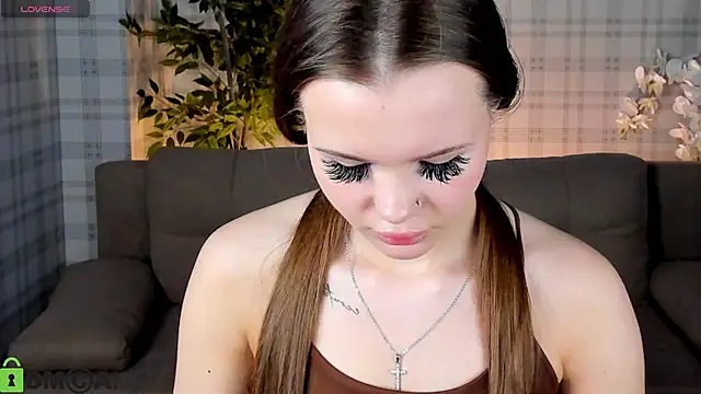 Snapshot of Ella_Butler chatting on 06/02/26, 09:33 Ella Butler online show from 06/02/26, 09:33
