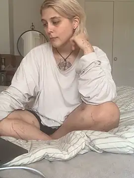 Ella Bloom online show from 06/19/26, 10:08
