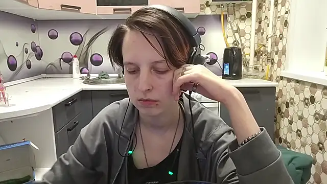 Snapshot of Saranade chatting on 06/25/26, 05:28 Saranade online show from 06/25/26, 05:28