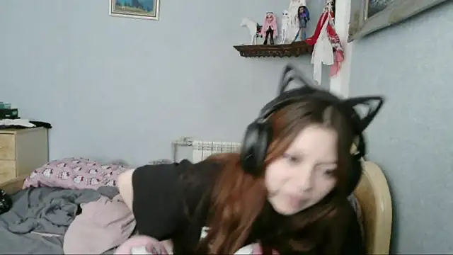 Snapshot of AlessiaViolet chatting on 06/24/26, 10:36 AlessiaViolet online show from 06/24/26, 10:36