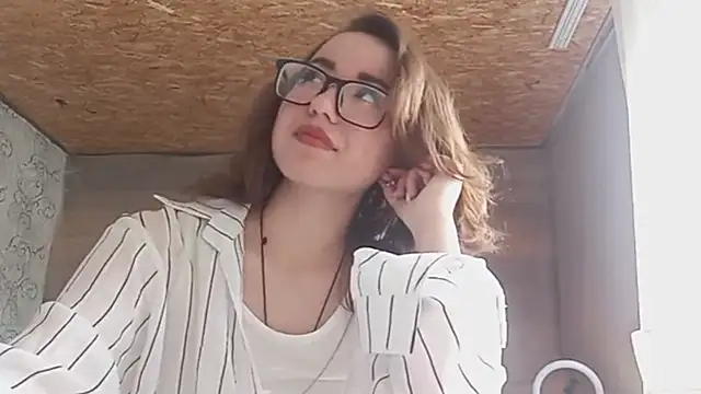 OliviaMoment online show from 06/15/26, 08:27