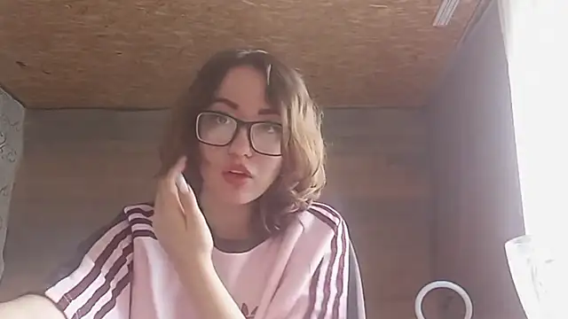 OliviaMoment online show from 06/20/26, 08:17